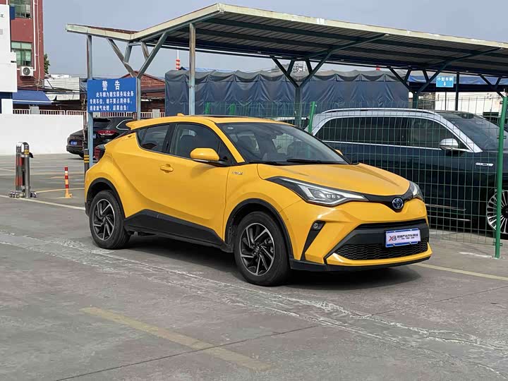 Фото 3 - Toyota C-HR