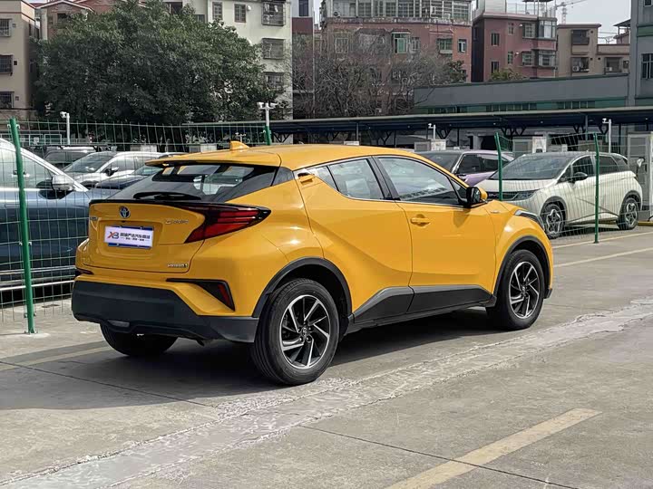 Фото 5 - Toyota C-HR