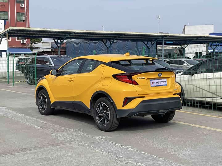 Фото 6 - Toyota C-HR