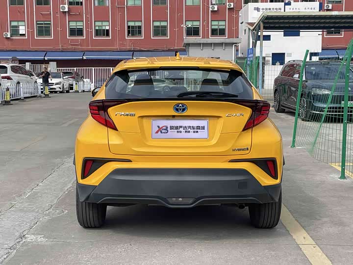 Фото 7 - Toyota C-HR