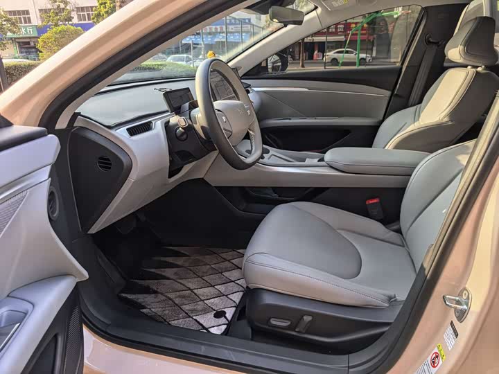 Фото 5 - XPeng Mona M03