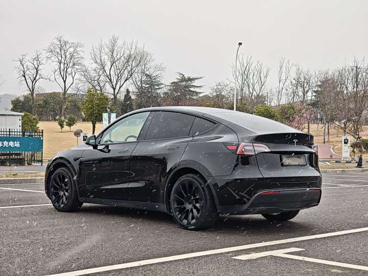 Фото 4 - Tesla Model Y