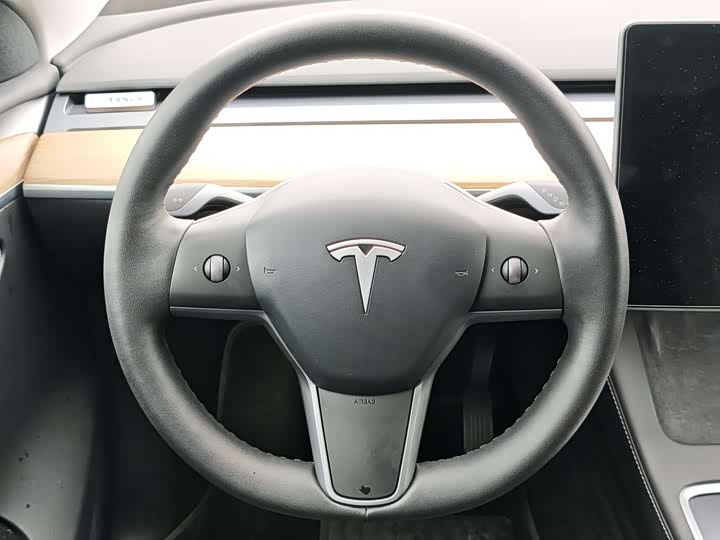 Фото 9 - Tesla Model Y