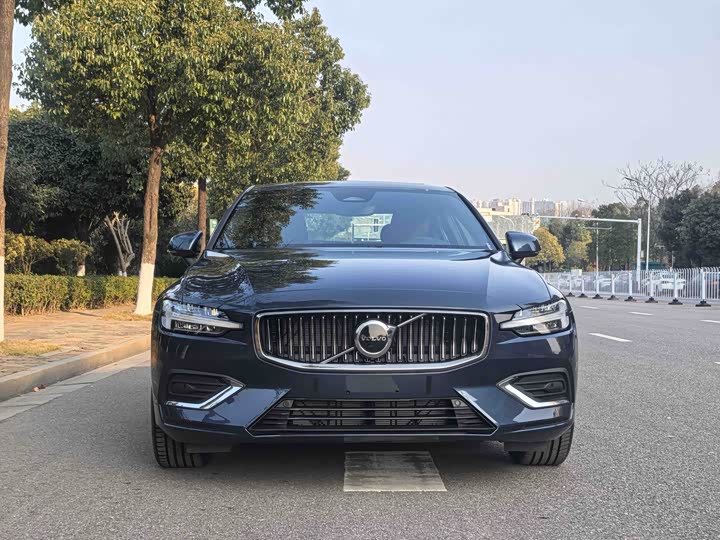 Фото 2 - Volvo S60