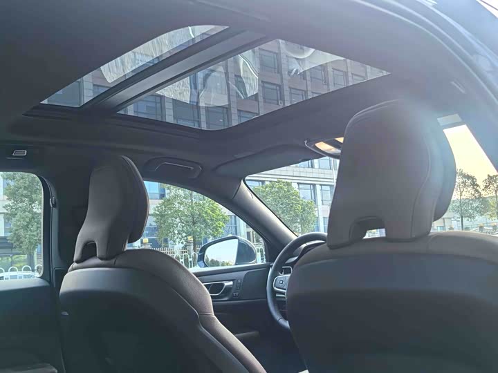 Фото 8 - Volvo S60