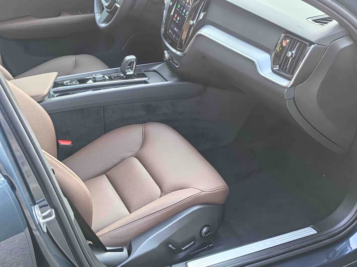 Фото 9 - Volvo S60