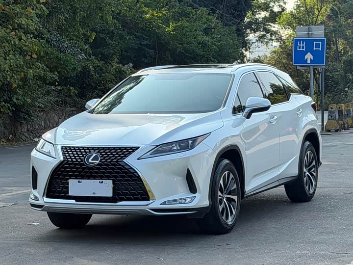 Фото 1 - Lexus RX
