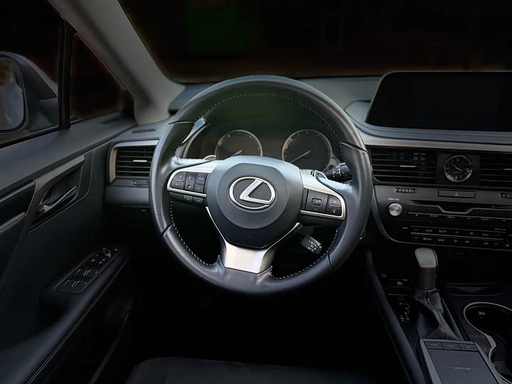 Фото 7 - Lexus RX