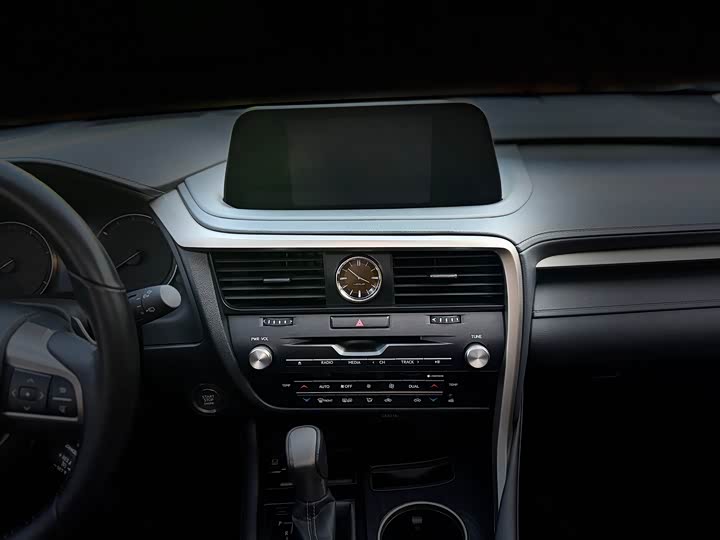 Фото 8 - Lexus RX