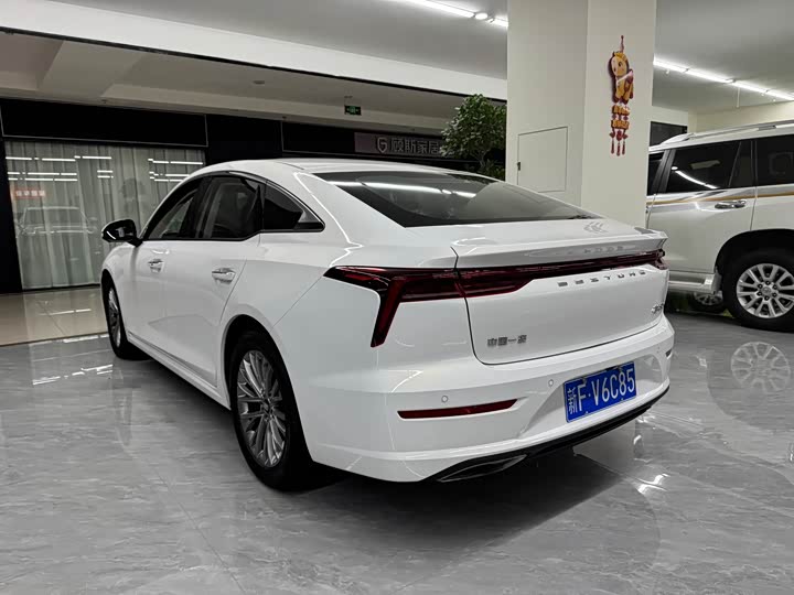 Фото 6 - Bestune B70