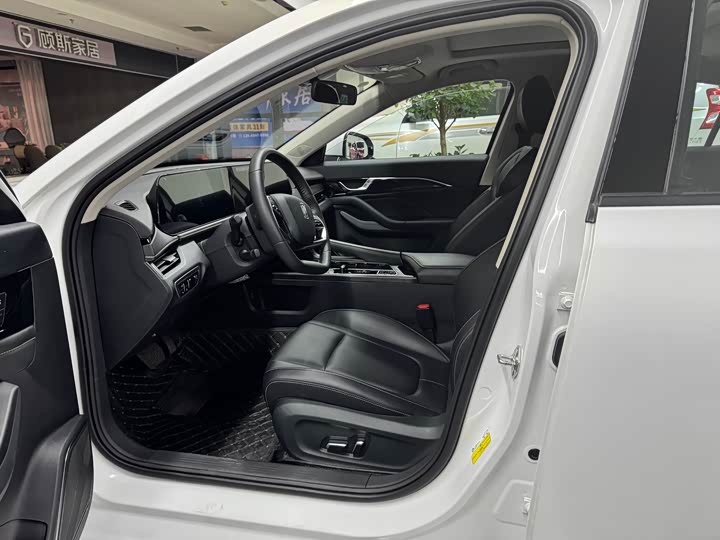 Фото 7 - Bestune B70