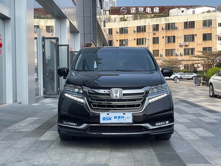 Фото 2 - Honda Elysion