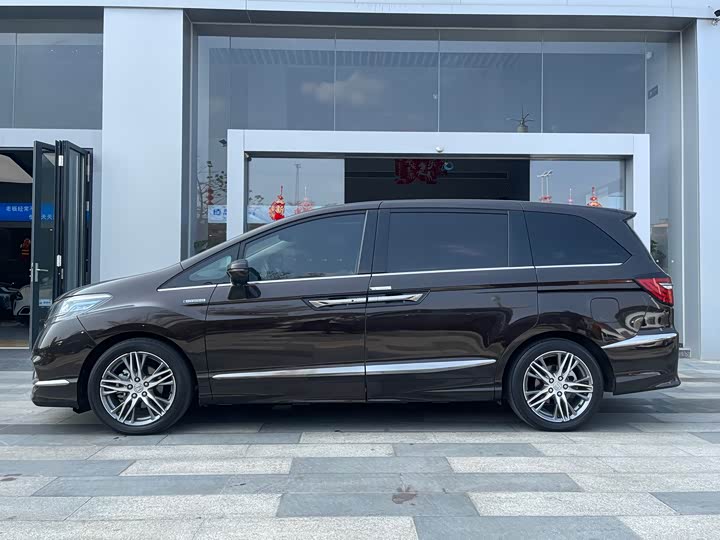 Фото 3 - Honda Elysion