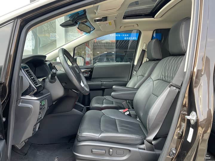 Фото 6 - Honda Elysion