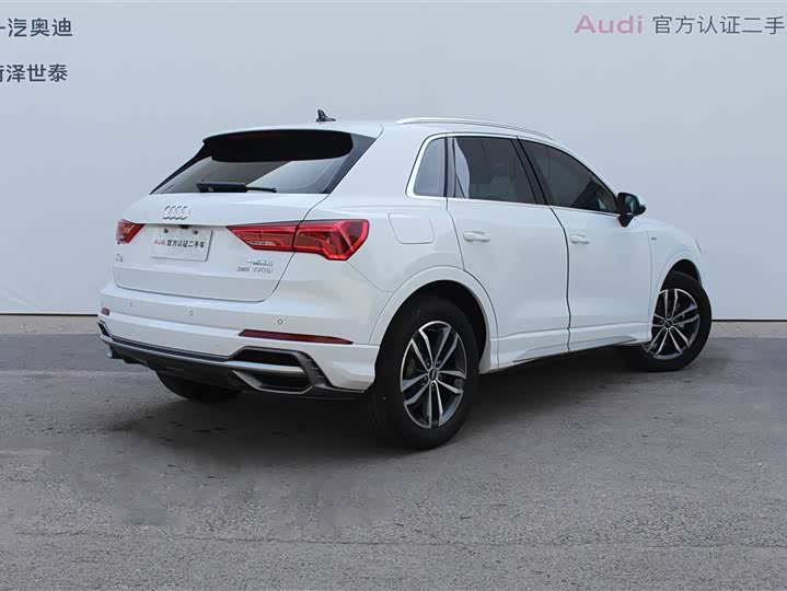Фото 4 - Audi Q3