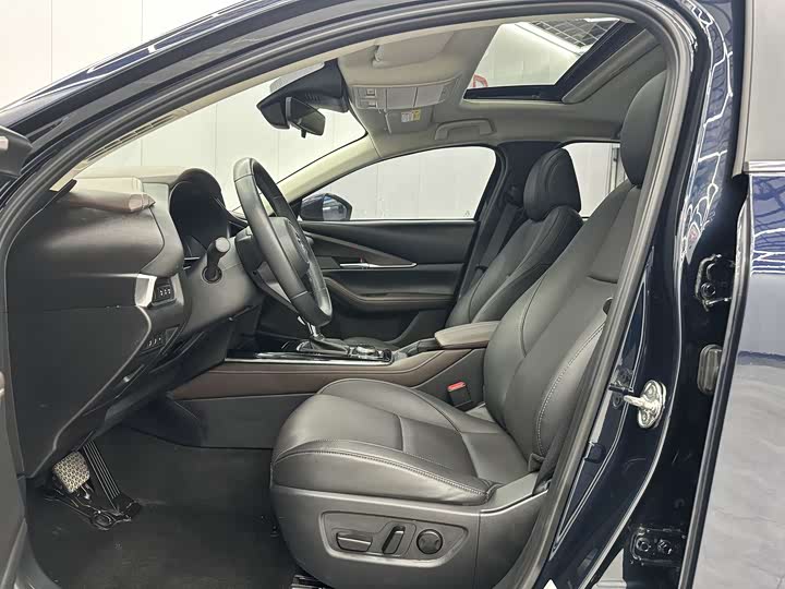 Photo 4 - Mazda CX-30