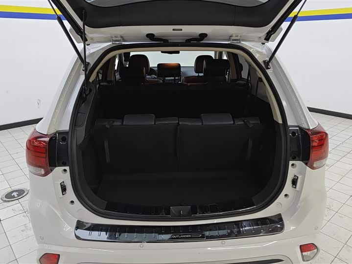 Фото 4 - Mitsubishi Outlander