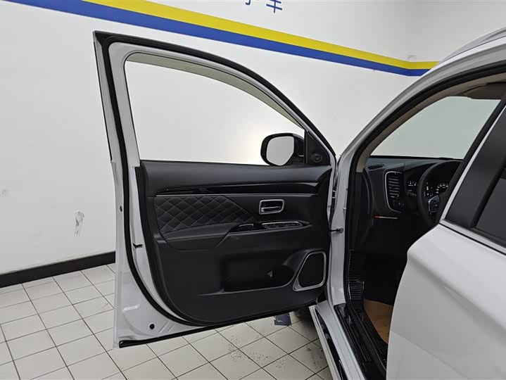 Фото 7 - Mitsubishi Outlander