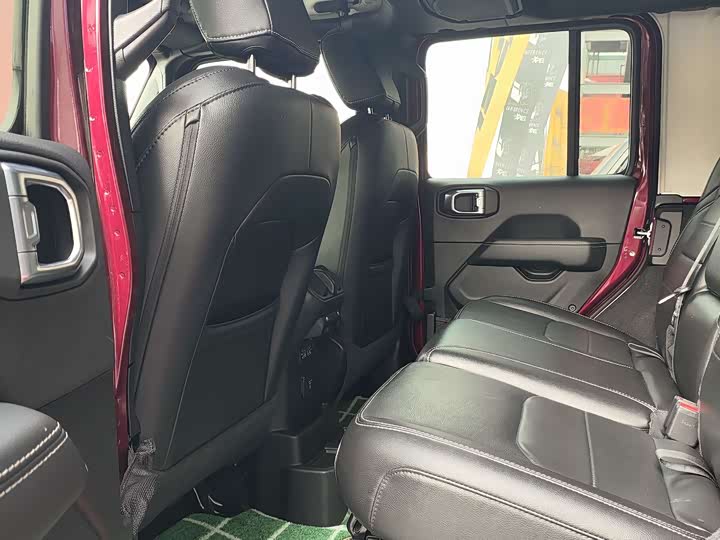 Фото 6 - Jeep Wrangler Hybrid