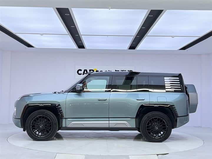 Фото 2 - BYD Yangwang U8