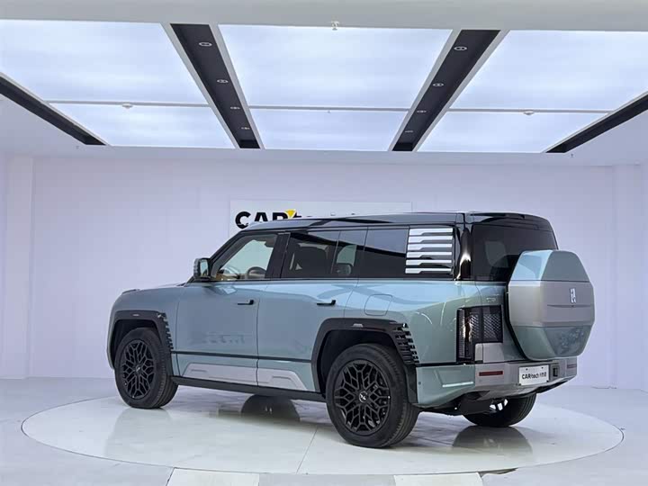 Фото 3 - BYD Yangwang U8