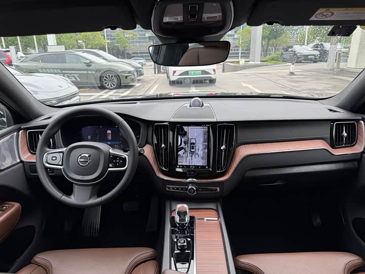 Фото 9 - Volvo XC60 Hybrid