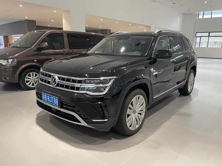 Photo 1 - Volkswagen Teramont Pro