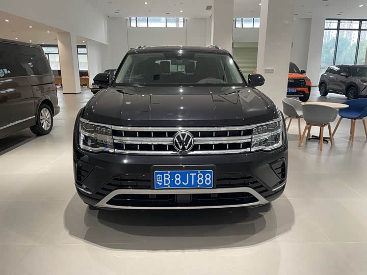 Photo 2 - Volkswagen Teramont Pro