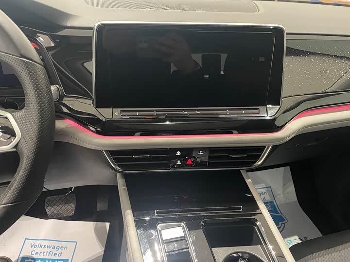 Photo 6 - Volkswagen Teramont Pro