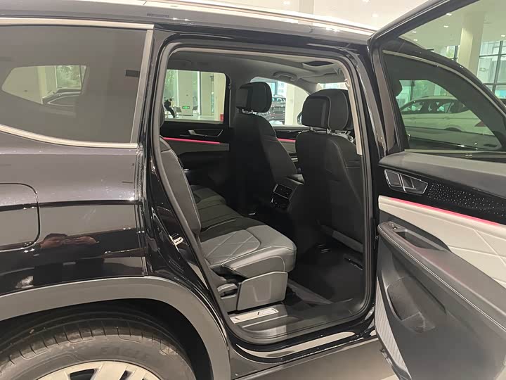 Photo 9 - Volkswagen Teramont Pro