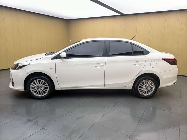 Фото 3 - Toyota Vios