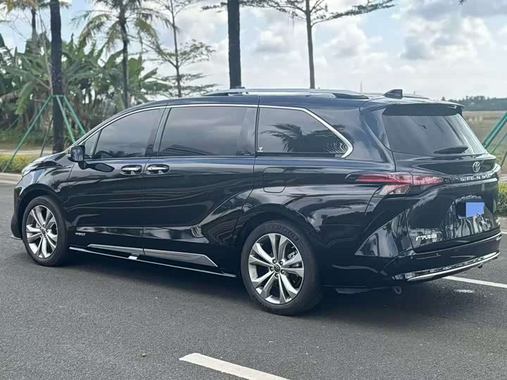 Фото 6 - Toyota Sienna