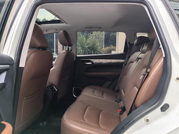 Фото 9 - Geely Vision X6