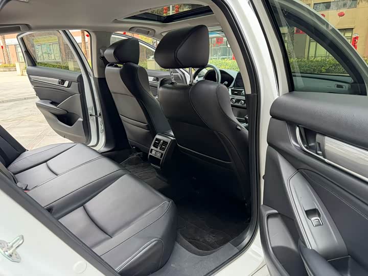 Фото 6 - Honda Accord