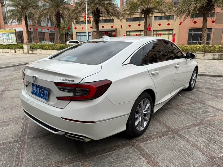 Фото 7 - Honda Accord