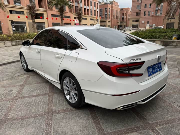 Фото 9 - Honda Accord