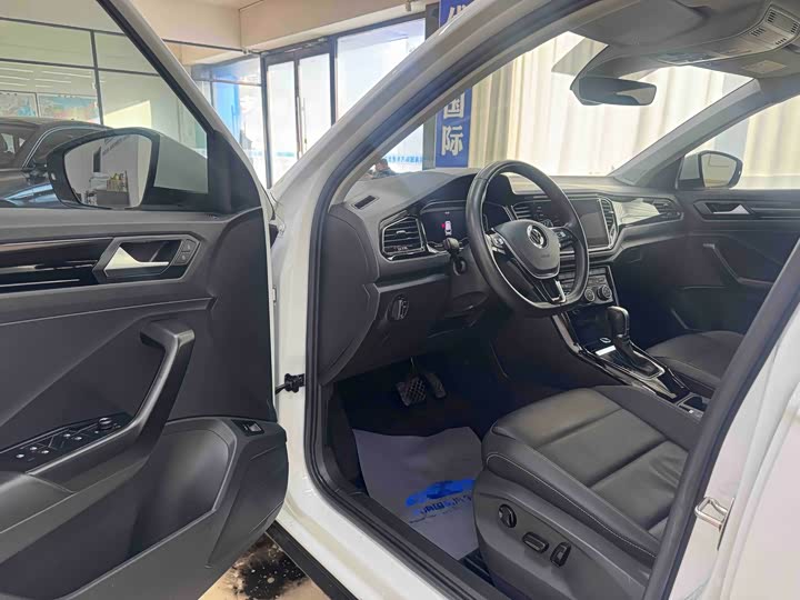 Фото 7 - Volkswagen T-Roc