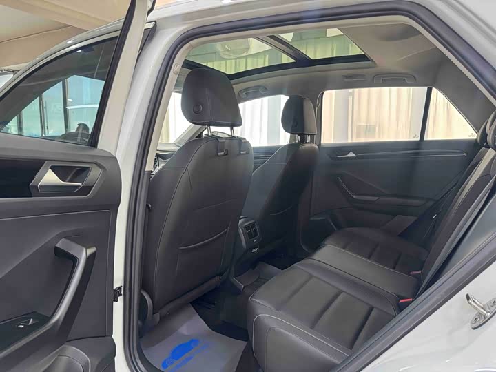 Фото 8 - Volkswagen T-Roc