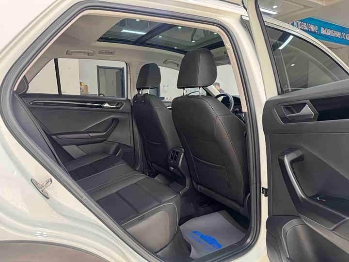 Фото 9 - Volkswagen T-Roc