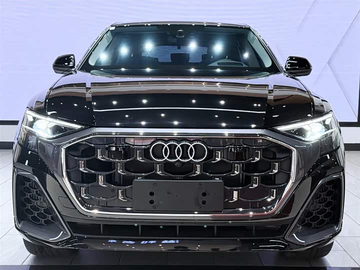 Фото 3 - Audi Q8