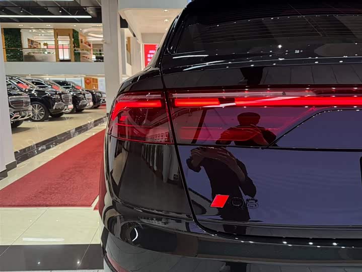 Фото 5 - Audi Q8