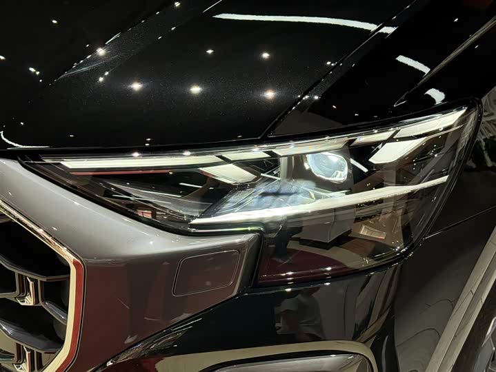 Фото 6 - Audi Q8