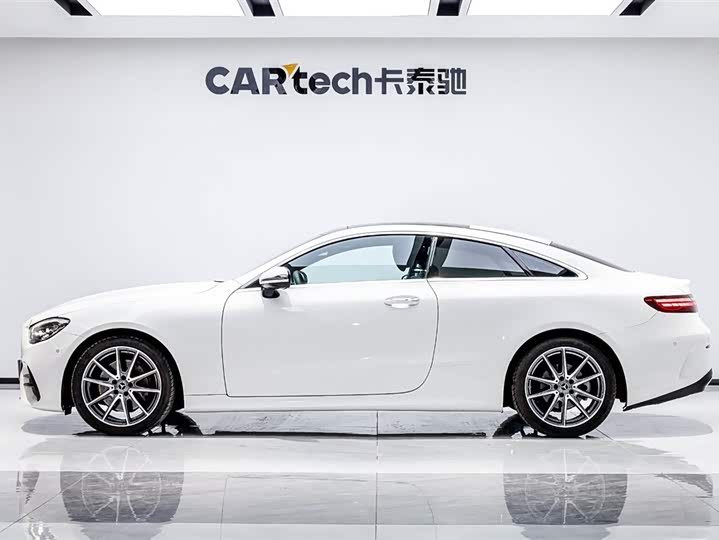 Фото 3 - Mercedes-Benz E-Class