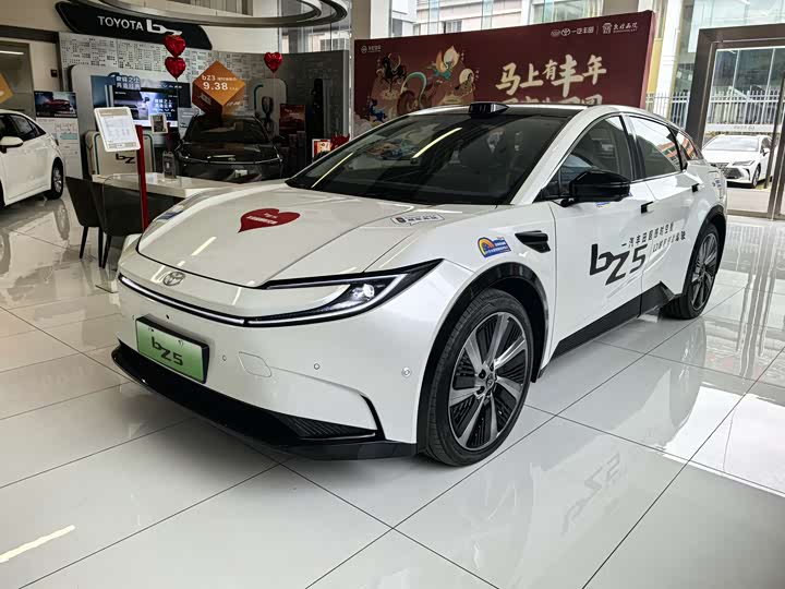 Фото 1 - Toyota bZ5