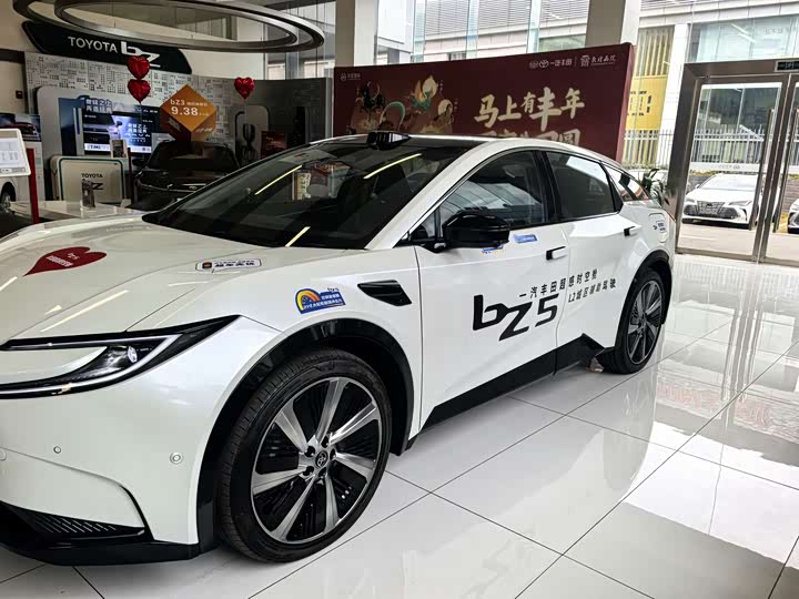 Фото 2 - Toyota bZ5