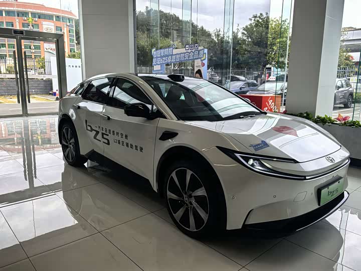 Фото 3 - Toyota bZ5