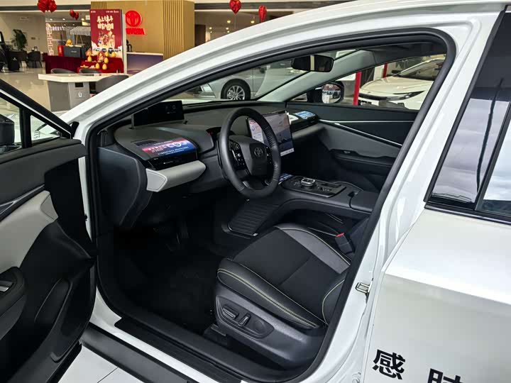 Фото 4 - Toyota bZ5