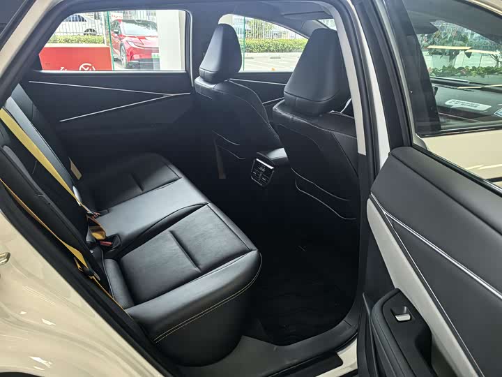 Фото 9 - Toyota bZ5