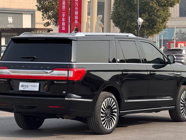 Фото 5 - Lincoln Navigator