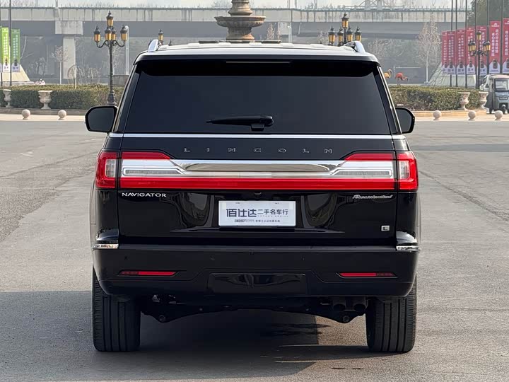 Фото 6 - Lincoln Navigator